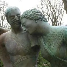 Mitoraj w Poznaniu: Odkryj tajemnice rzeźby Moonlight w muzeum