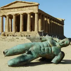 Mitoraj w Dolinie Świątyń: tajemnice rzeźby Ikar w Agrigento