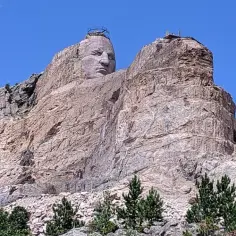 Szalony koń rzeźba: Historia, znaczenie i kultura Crazy Horse