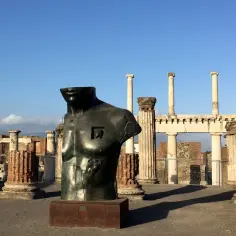 Pompeje Mitoraj: Odkryj niezwykłe rzeźby w sercu starożytności