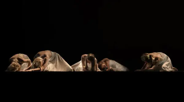Vouchery do teatru Wrocław – idealny prezent na wyjątkowe chwile